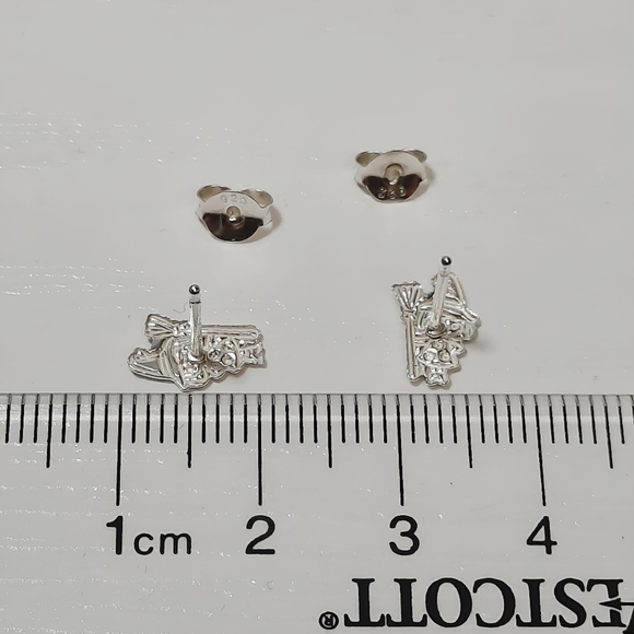 💎 2/$15 NWOT Sterling Silver Cute little Witch Post Back Earrings - Picture 4 of 5